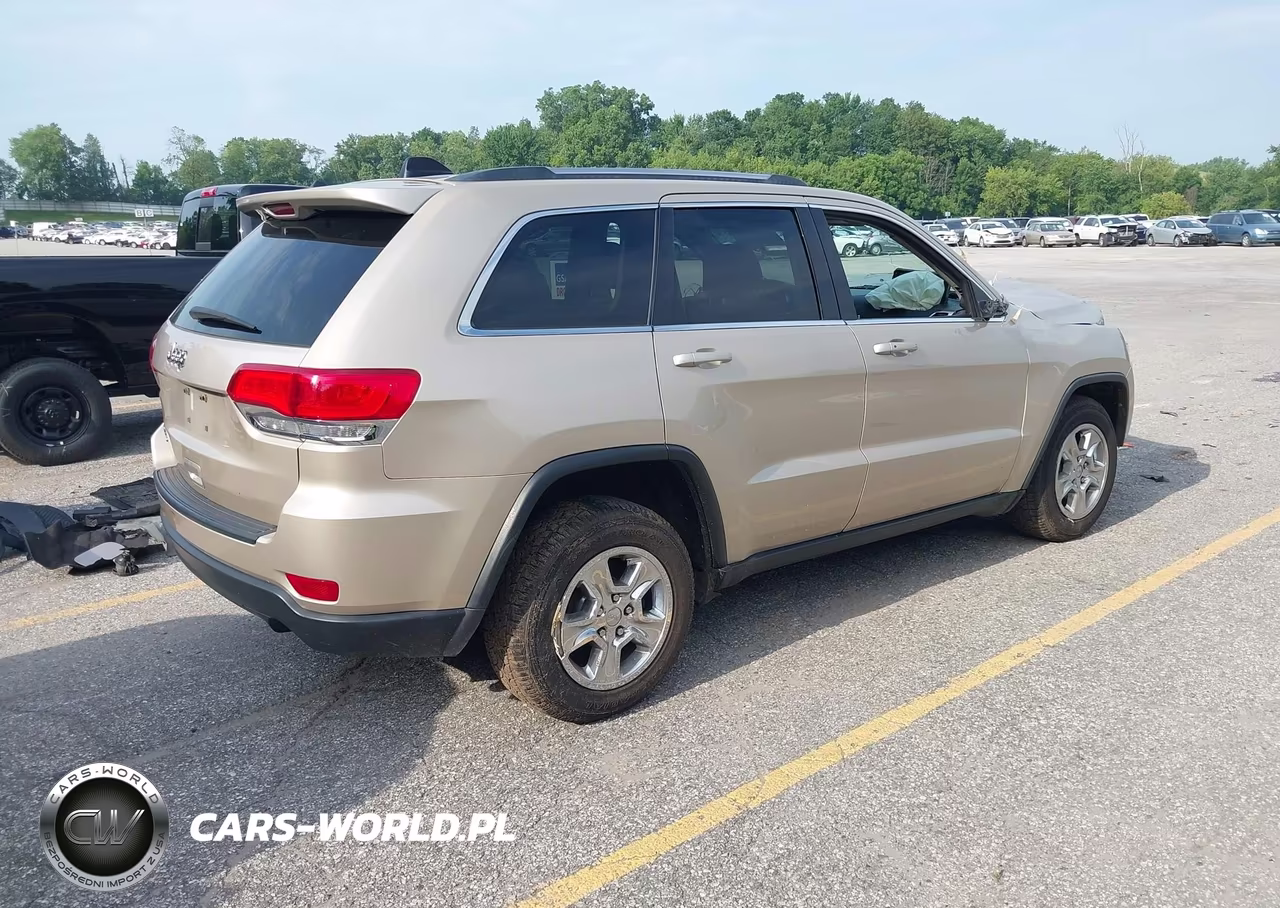 2014 Jeep Grand Cherokee Laredo VIN:1C4RJFAG1EC268757 - 4