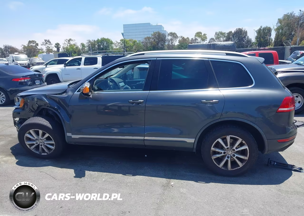 2014 Volkswagen Touareg 3.6L Sport VIN:WVGEF9BP6ED007680 - 14