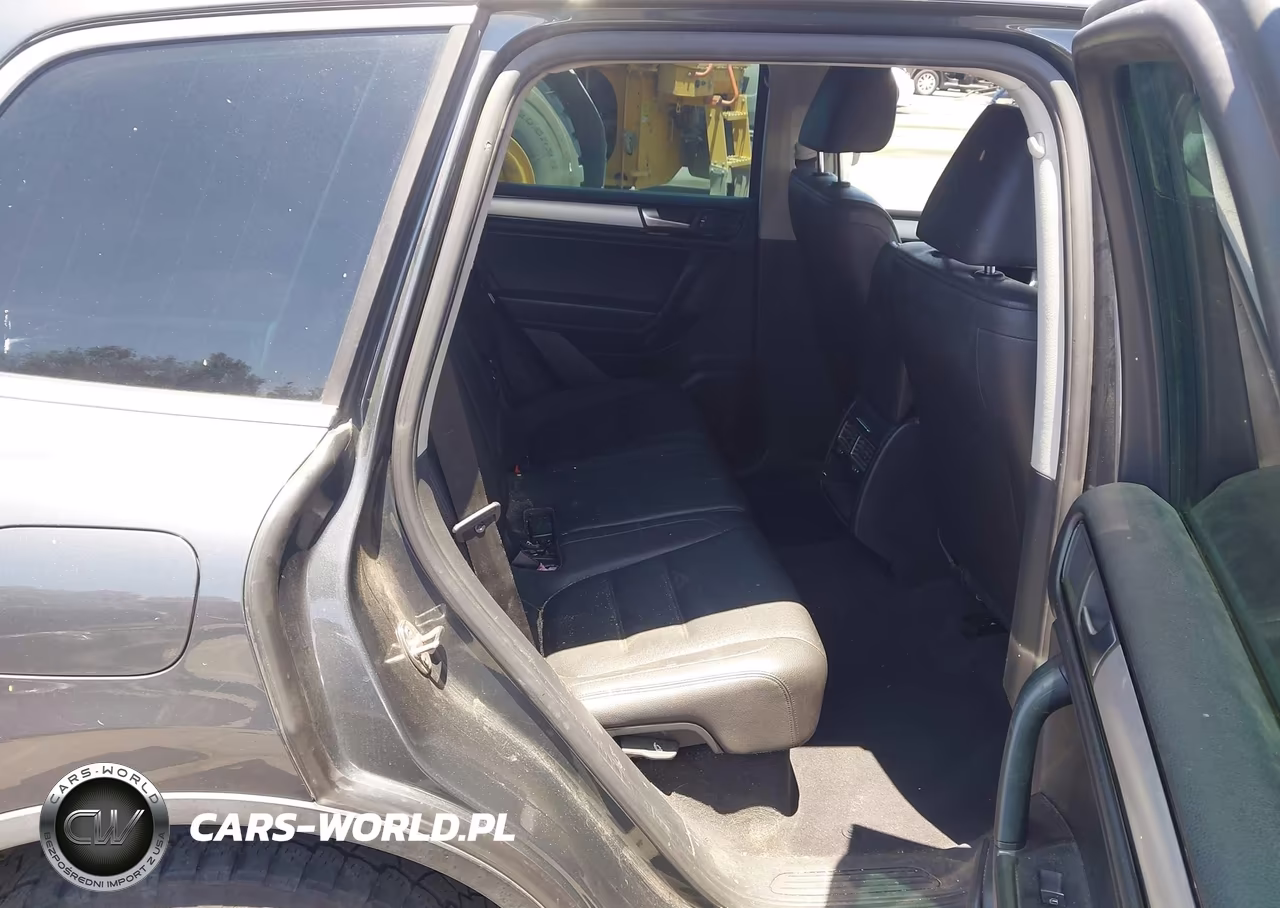 2014 Volkswagen Touareg 3.6L Sport VIN:WVGEF9BP6ED007680 - 8