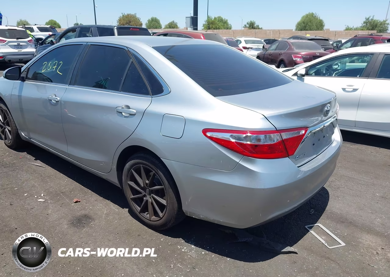2016 Toyota Camry Le VIN:4T1BF1FK2GU579805 - 3
