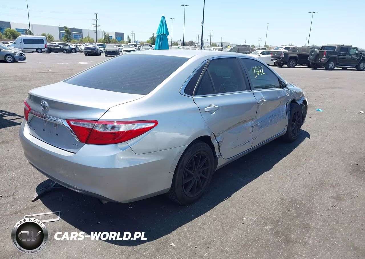 2016 Toyota Camry Le VIN:4T1BF1FK2GU579805 - 4
