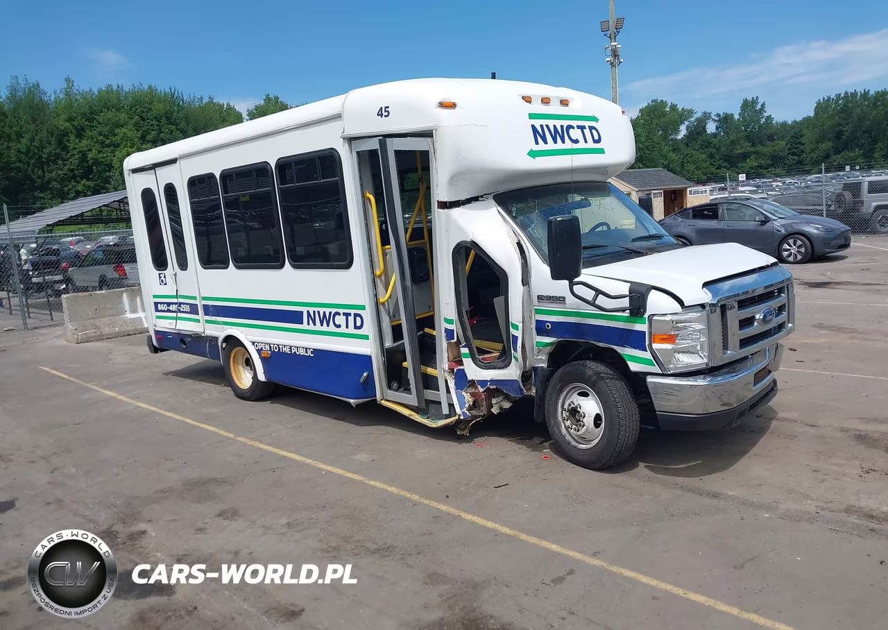 2017 Ford E-350 Cutaway