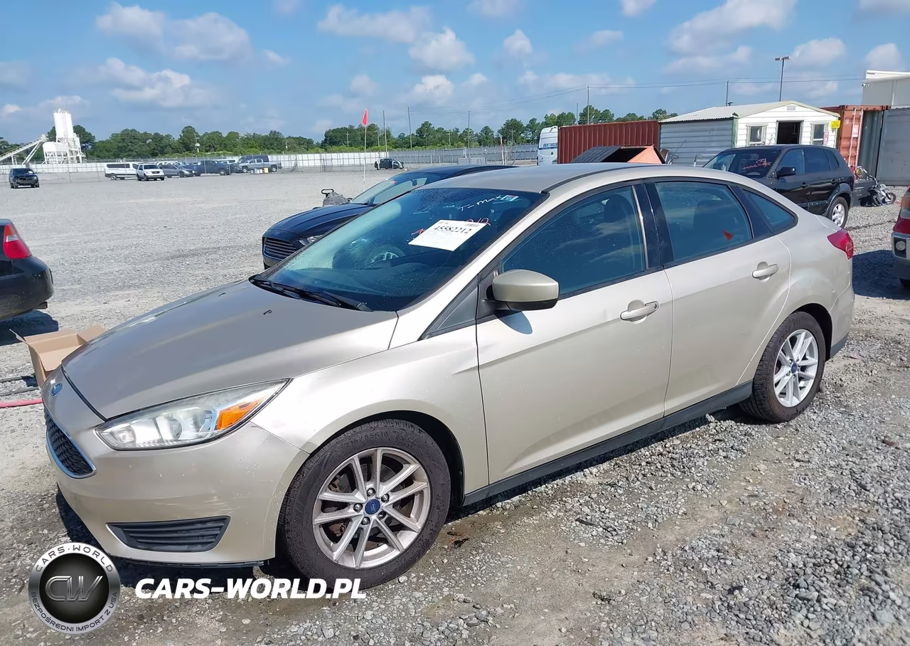 2018 Ford Focus Se VIN:1FADP3F2XJL212787 - 2