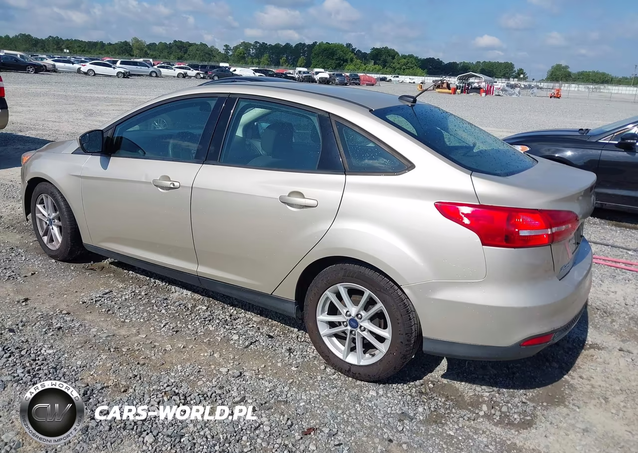 2018 Ford Focus Se VIN:1FADP3F2XJL212787 - 3