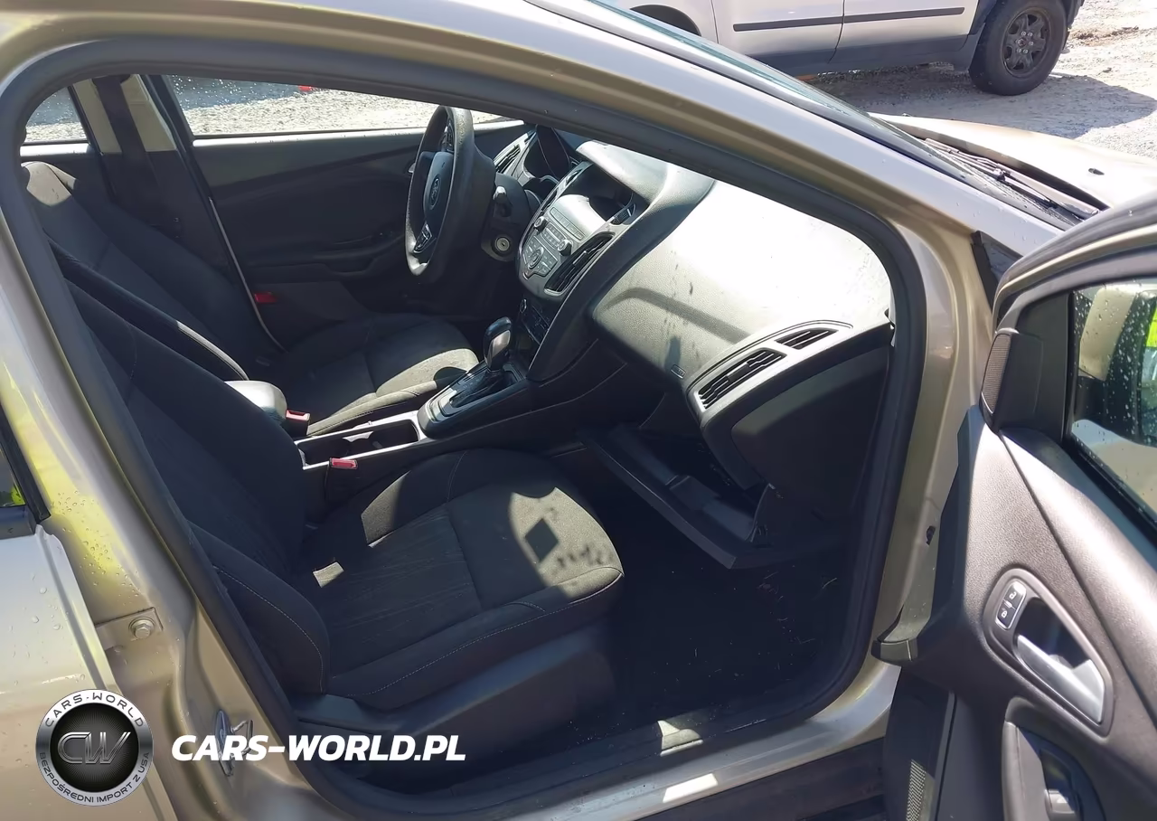 2018 Ford Focus Se VIN:1FADP3F2XJL212787 - 5