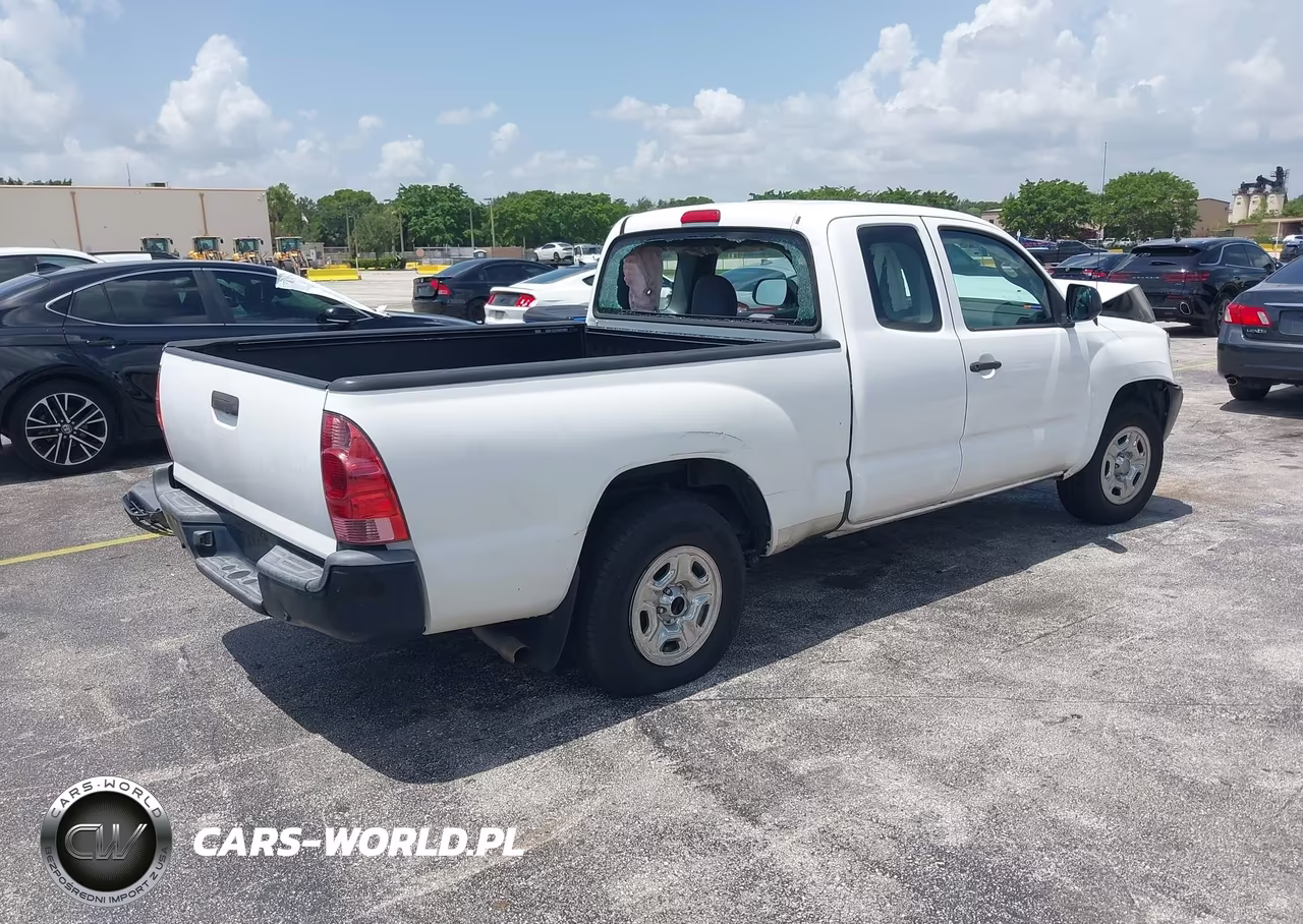 2015 Toyota Tacoma VIN:5TFTX4CN8FX055187 - 4
