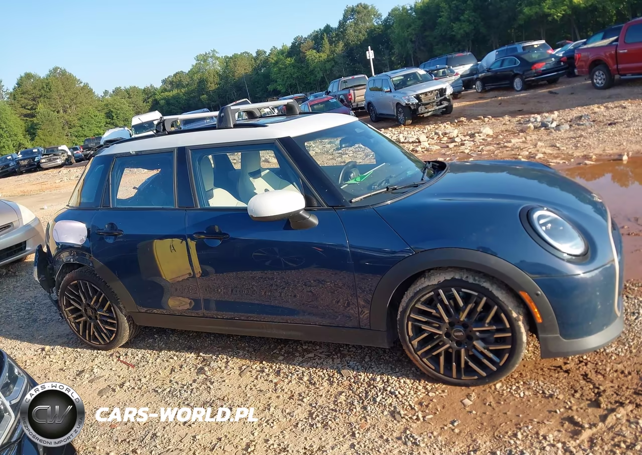 2025 Mini Hardtop Cooper S VIN:WMW53GD09S2W51390 - 13