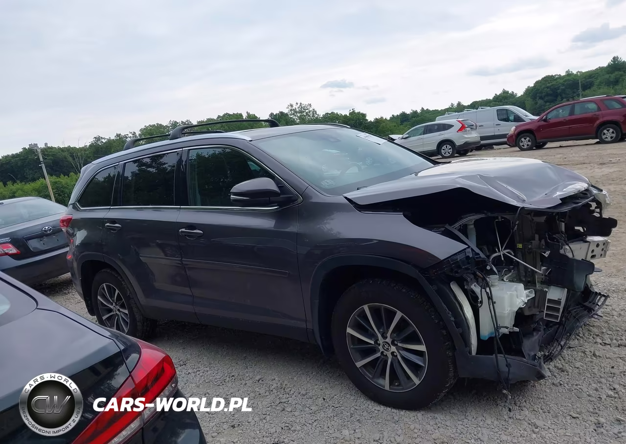2019 Toyota Highlander Xle VIN:5TDJZRFH0KS628801 - 14