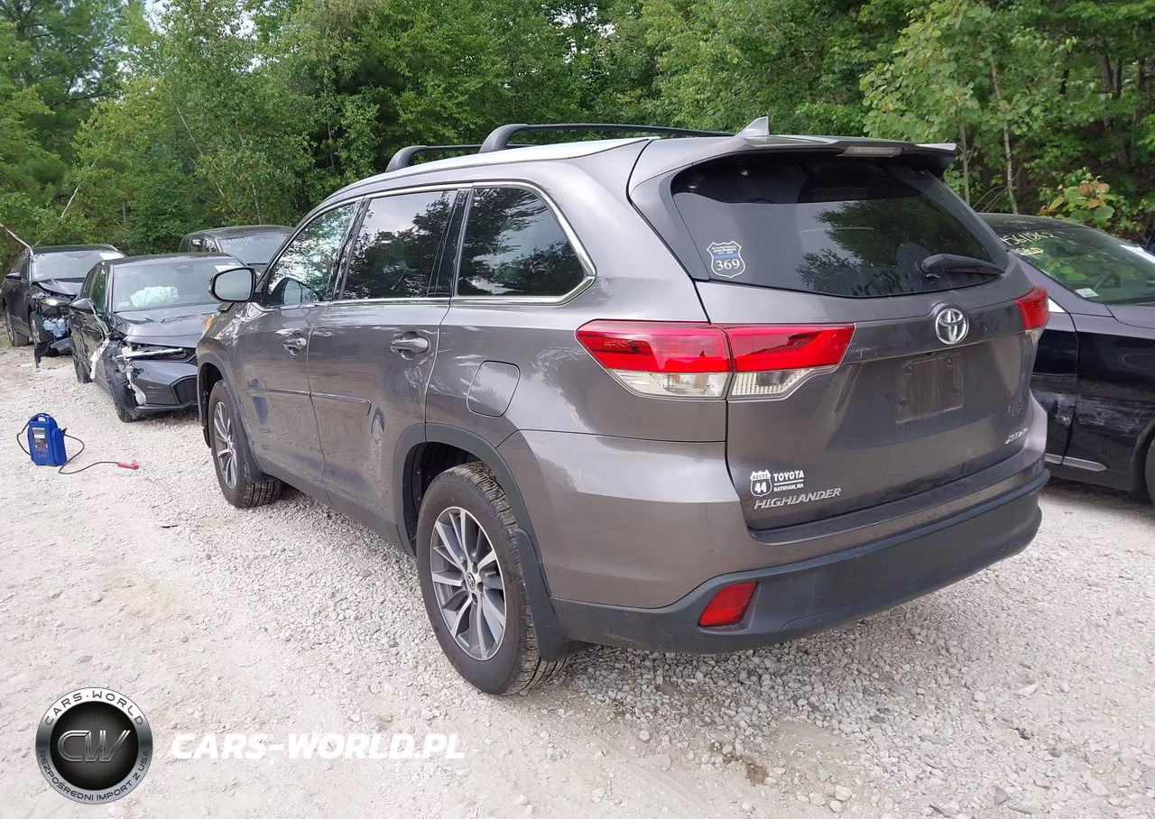 2019 Toyota Highlander Xle VIN:5TDJZRFH0KS628801 - 3