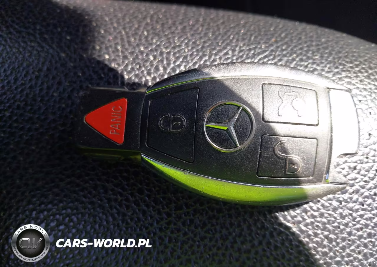 2015 Mercedes-Benz C 300 4Matic VIN:55SWF4KB8FU030371 - 11