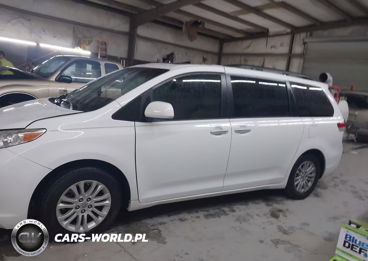 2014 Toyota Sienna Xle V6 8 Passenger VIN:5TDYK3DC5ES475747 - 14