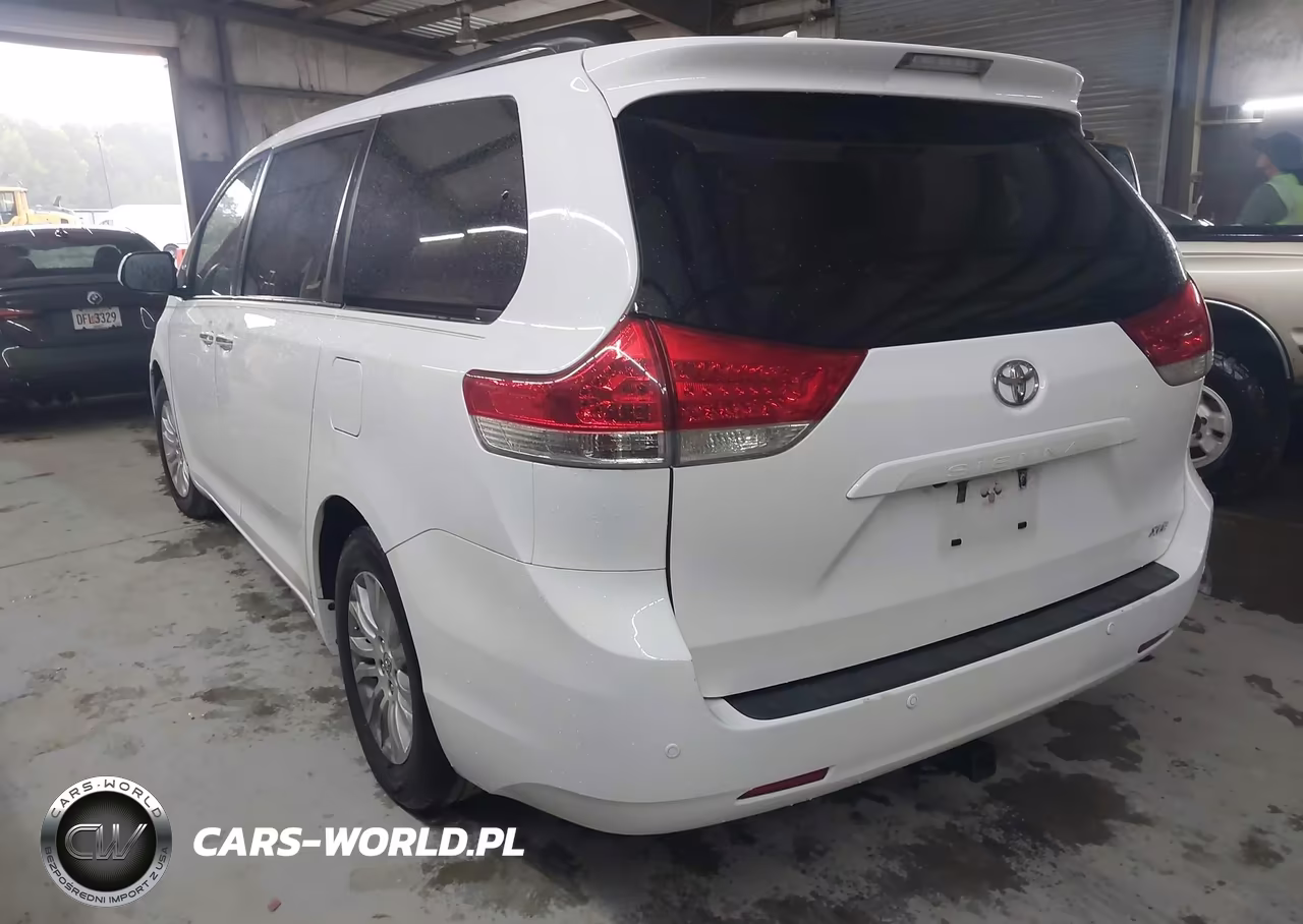 2014 Toyota Sienna Xle V6 8 Passenger VIN:5TDYK3DC5ES475747 - 3