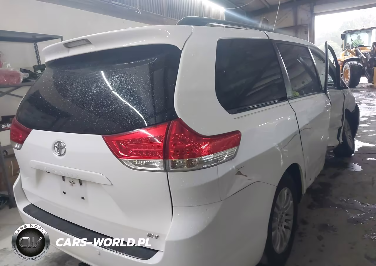 2014 Toyota Sienna Xle V6 8 Passenger VIN:5TDYK3DC5ES475747 - 4