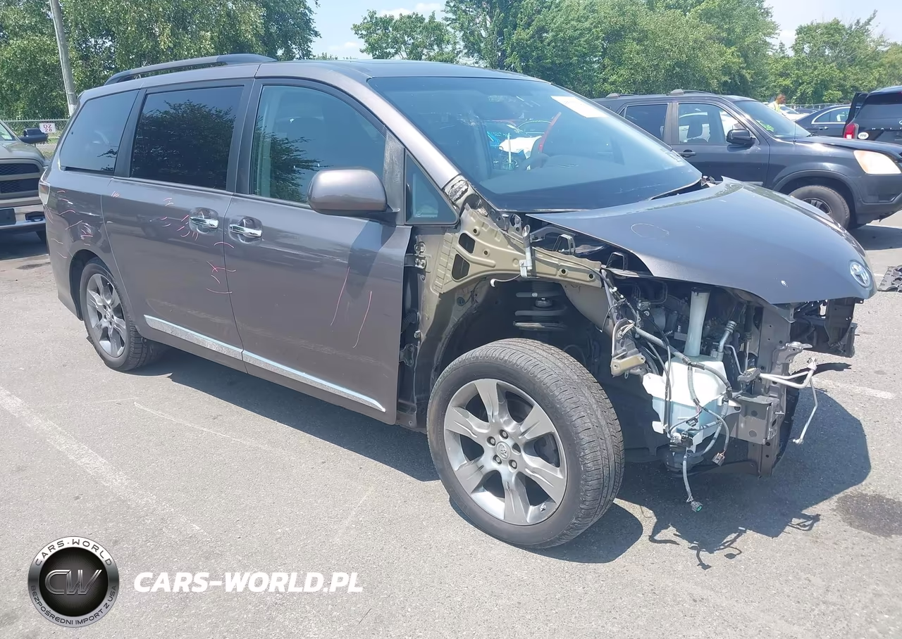 2014 Toyota Sienna Se 8 Passenger