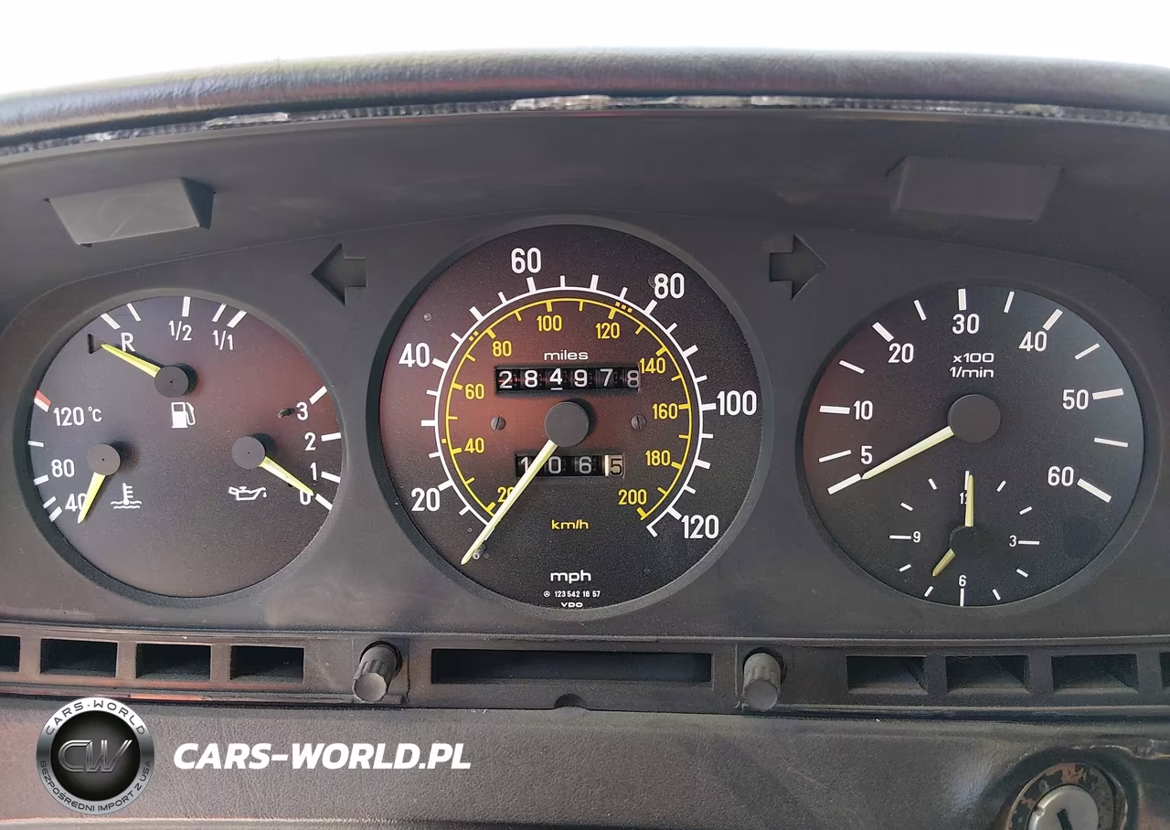 1983 Mercedes-Benz 300 Dt VIN:WDBAB33A6DB025837 - 7