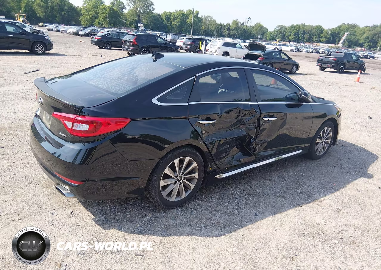 2016 Hyundai Sonata Sport VIN:5NPE34AF9GH411322 - 4