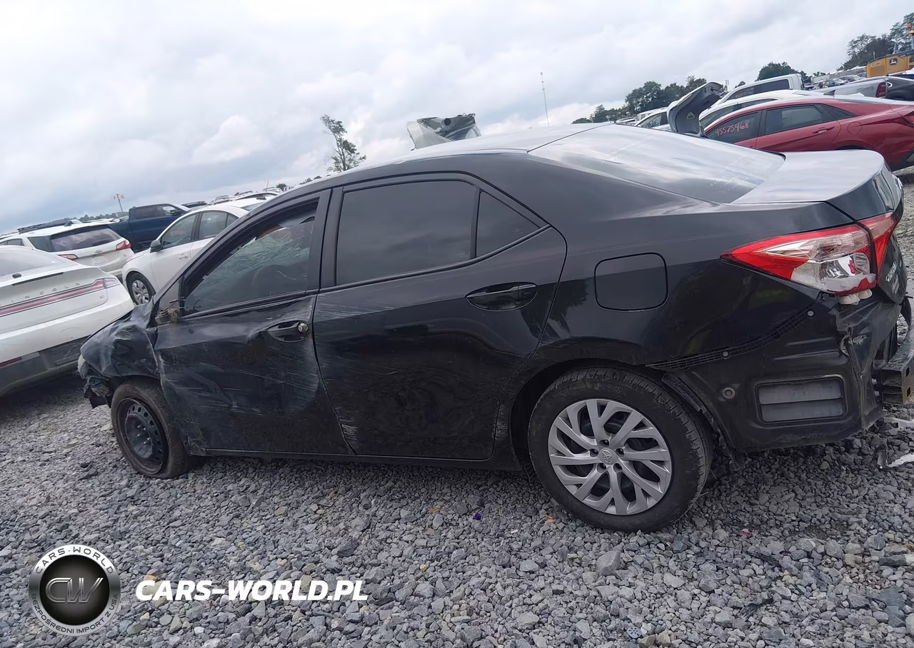 2018 Toyota Corolla Le VIN:5YFBURHE6JP844195 - 14