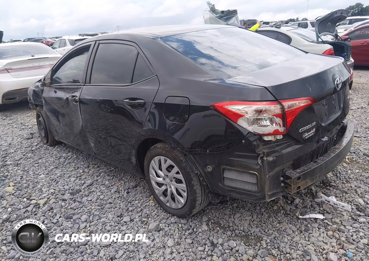 2018 Toyota Corolla Le VIN:5YFBURHE6JP844195 - 3