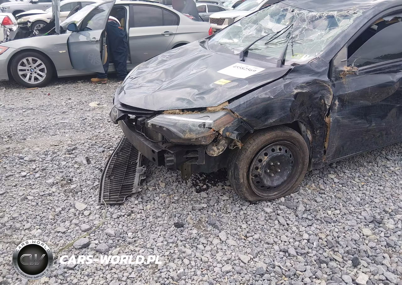 2018 Toyota Corolla Le VIN:5YFBURHE6JP844195 - 6