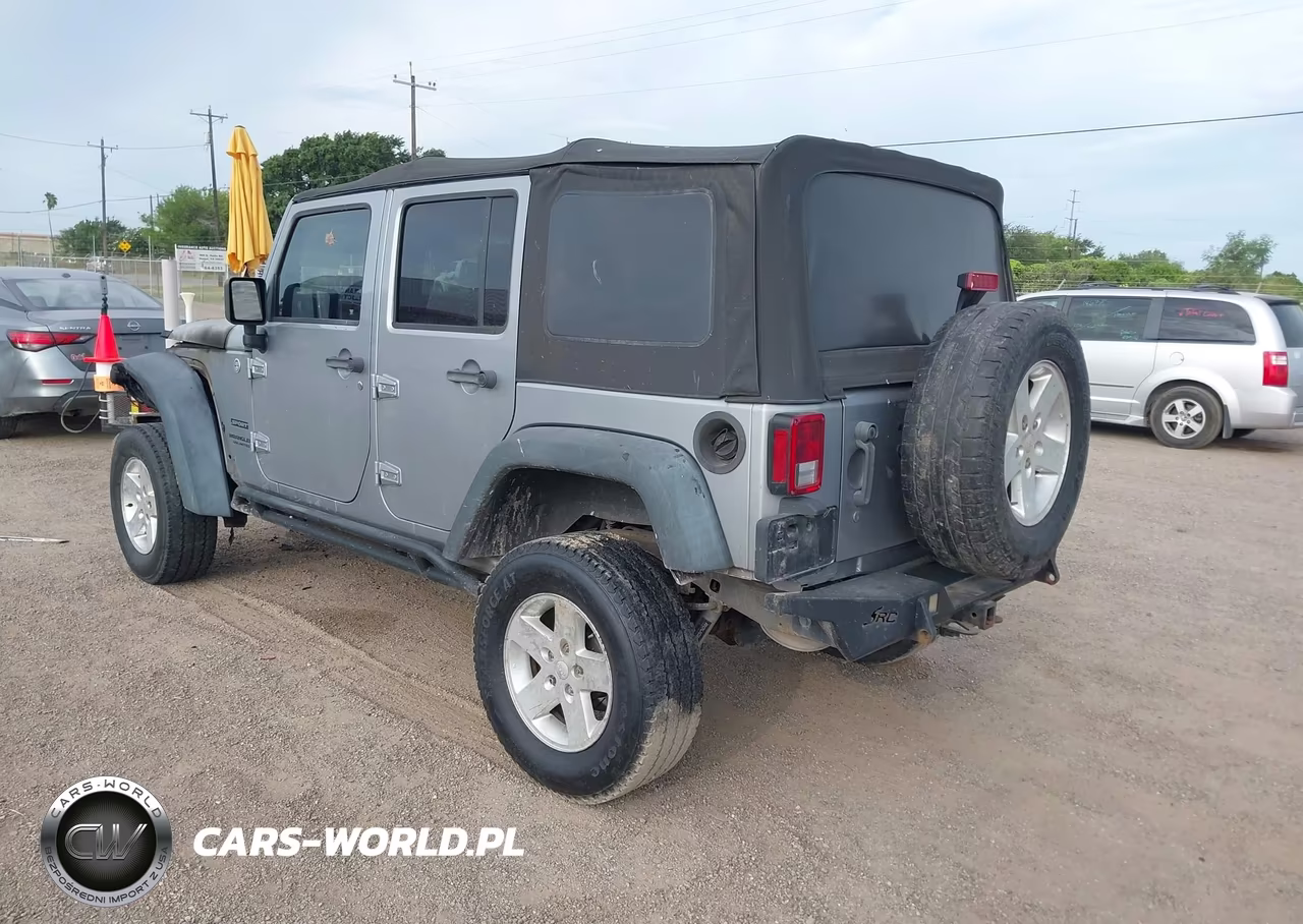 2014 Jeep Wrangler Unlimited Sport VIN:1C4HJWDGXEL133333 - 3