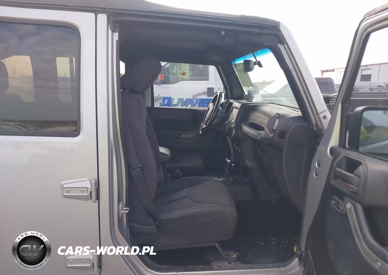 2014 Jeep Wrangler Unlimited Sport VIN:1C4HJWDGXEL133333 - 5