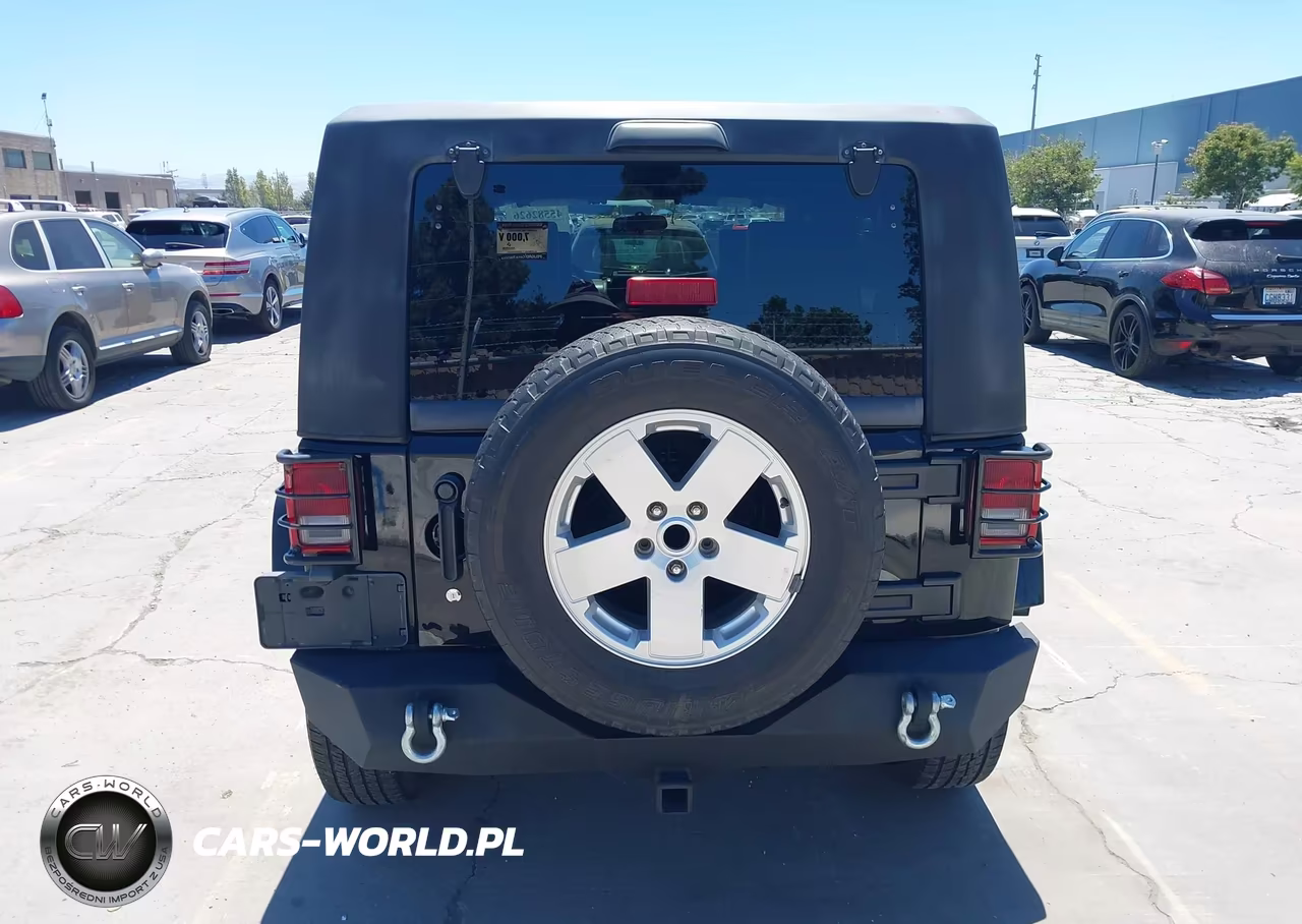 2007 Jeep Wrangler Unlimited Sahara VIN:1J4GA59167L196825 - 16