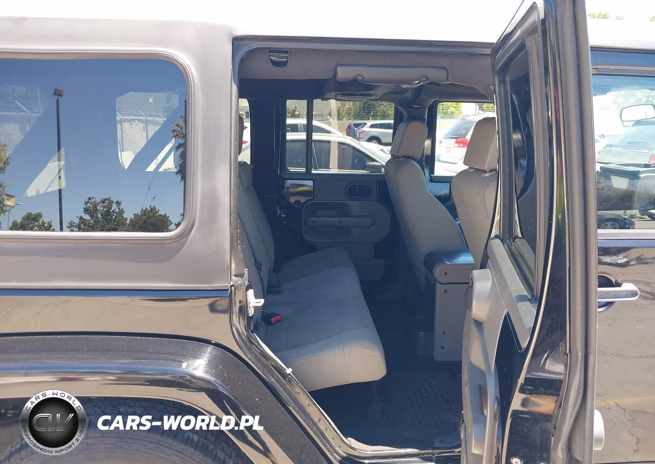 2007 Jeep Wrangler Unlimited Sahara VIN:1J4GA59167L196825 - 8