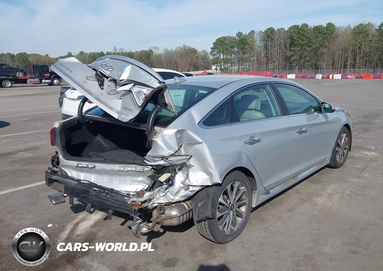 2016 Hyundai Sonata Sport VIN:5NPE34AF4GH424155 - 4