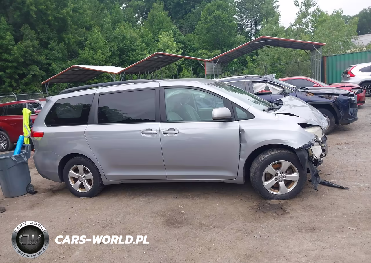 2013 Toyota Sienna Le V6 8 Passenger VIN:5TDKK3DC6DS327420 - 13