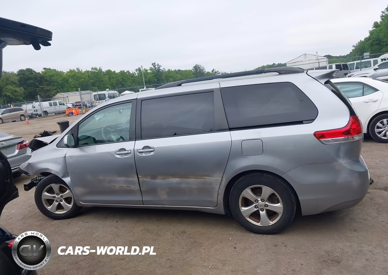 2013 Toyota Sienna Le V6 8 Passenger VIN:5TDKK3DC6DS327420 - 14