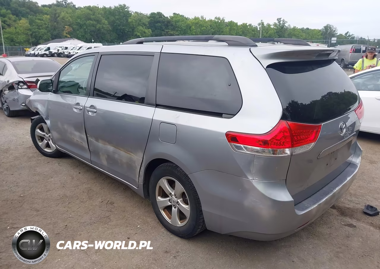2013 Toyota Sienna Le V6 8 Passenger VIN:5TDKK3DC6DS327420 - 3