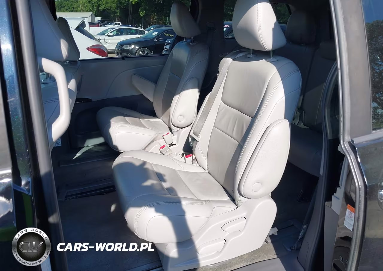 2018 Toyota Sienna Xle VIN:5TDYZ3DC2JS943861 - 8