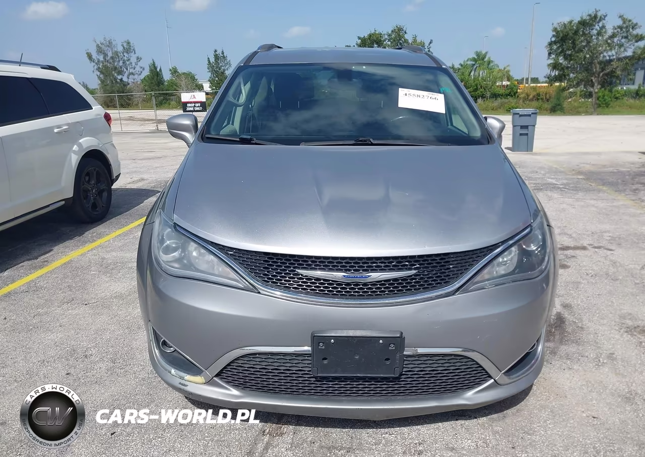 2018 Chrysler Pacifica Touring L VIN:2C4RC1BG7JR356077 - 12