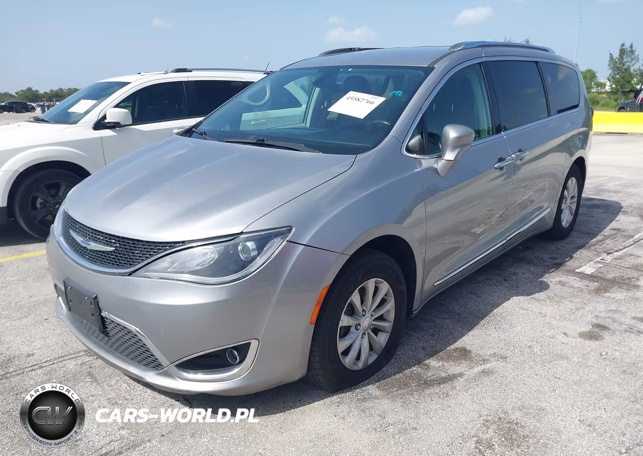 2018 Chrysler Pacifica Touring L VIN:2C4RC1BG7JR356077 - 2