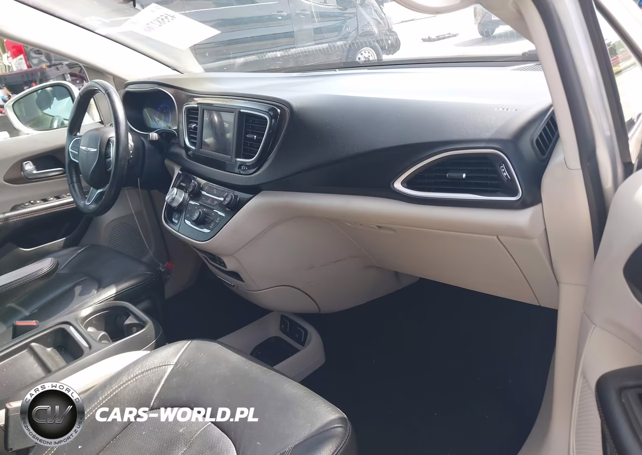 2018 Chrysler Pacifica Touring L VIN:2C4RC1BG7JR356077 - 5