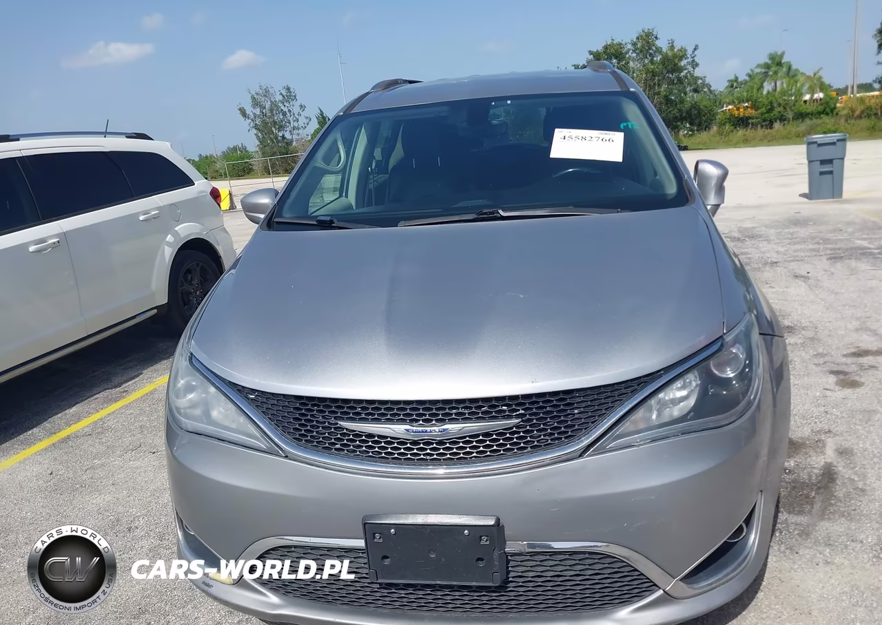 2018 Chrysler Pacifica Touring L VIN:2C4RC1BG7JR356077 - 6