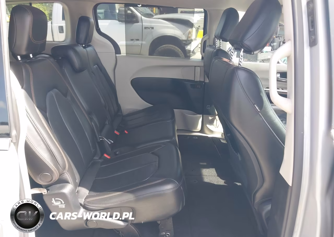 2018 Chrysler Pacifica Touring L VIN:2C4RC1BG7JR356077 - 8