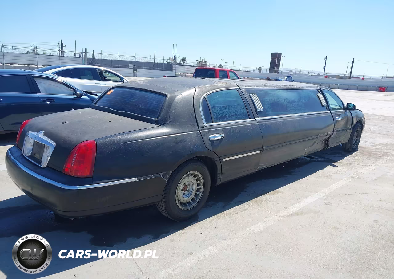 2000 Lincoln Town Car Signature VIN:1L1FM81W3YY772549 - 4