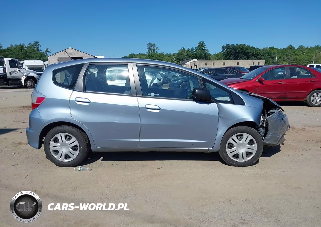 2011 Honda Fit VIN:JHMGE8H32BC020196 - 13