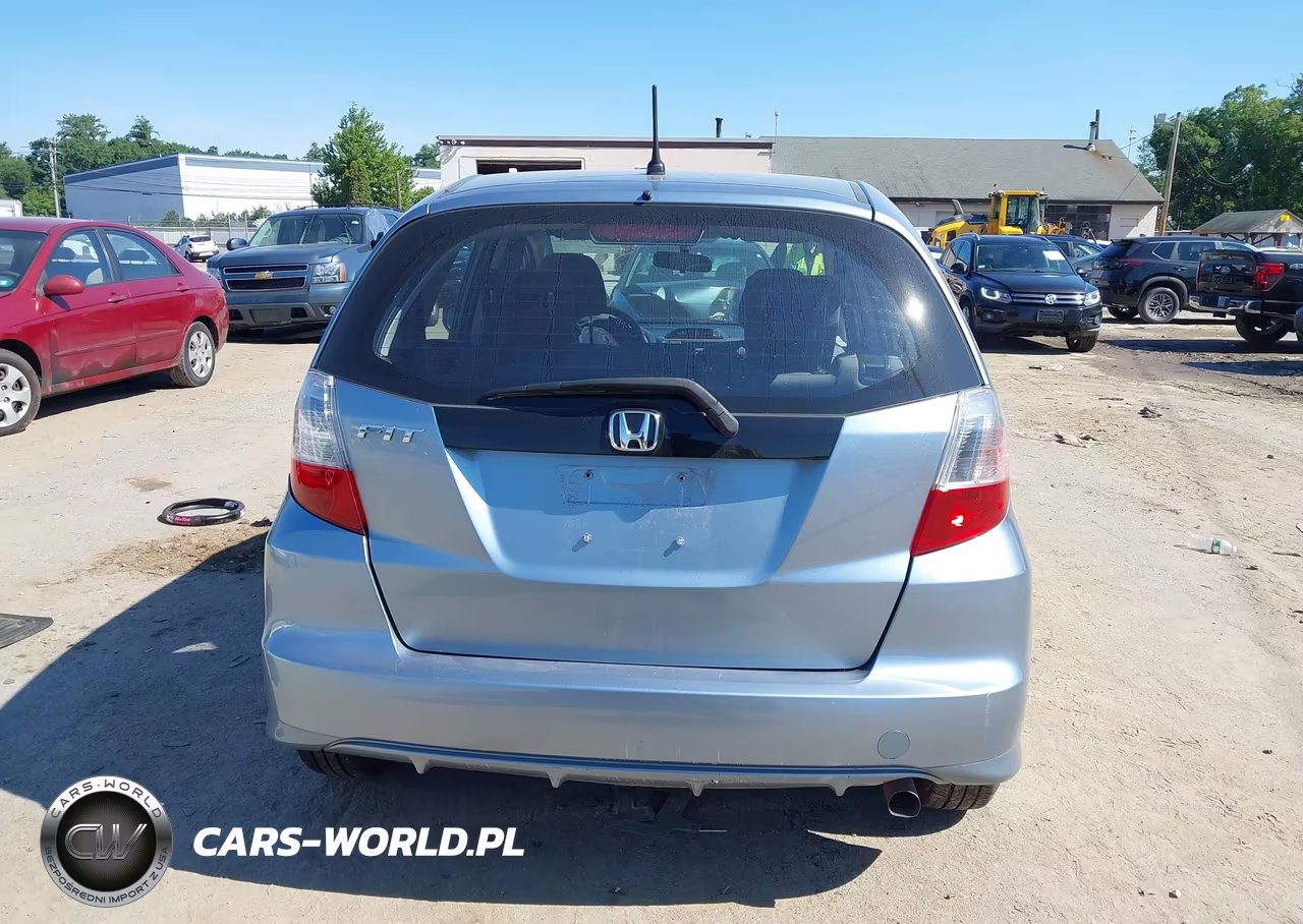 2011 Honda Fit VIN:JHMGE8H32BC020196 - 16