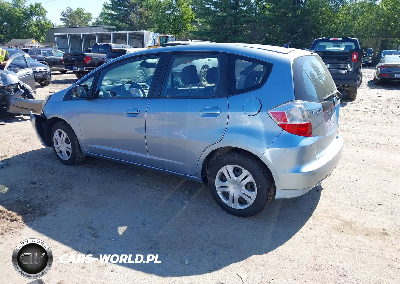 2011 Honda Fit VIN:JHMGE8H32BC020196 - 3