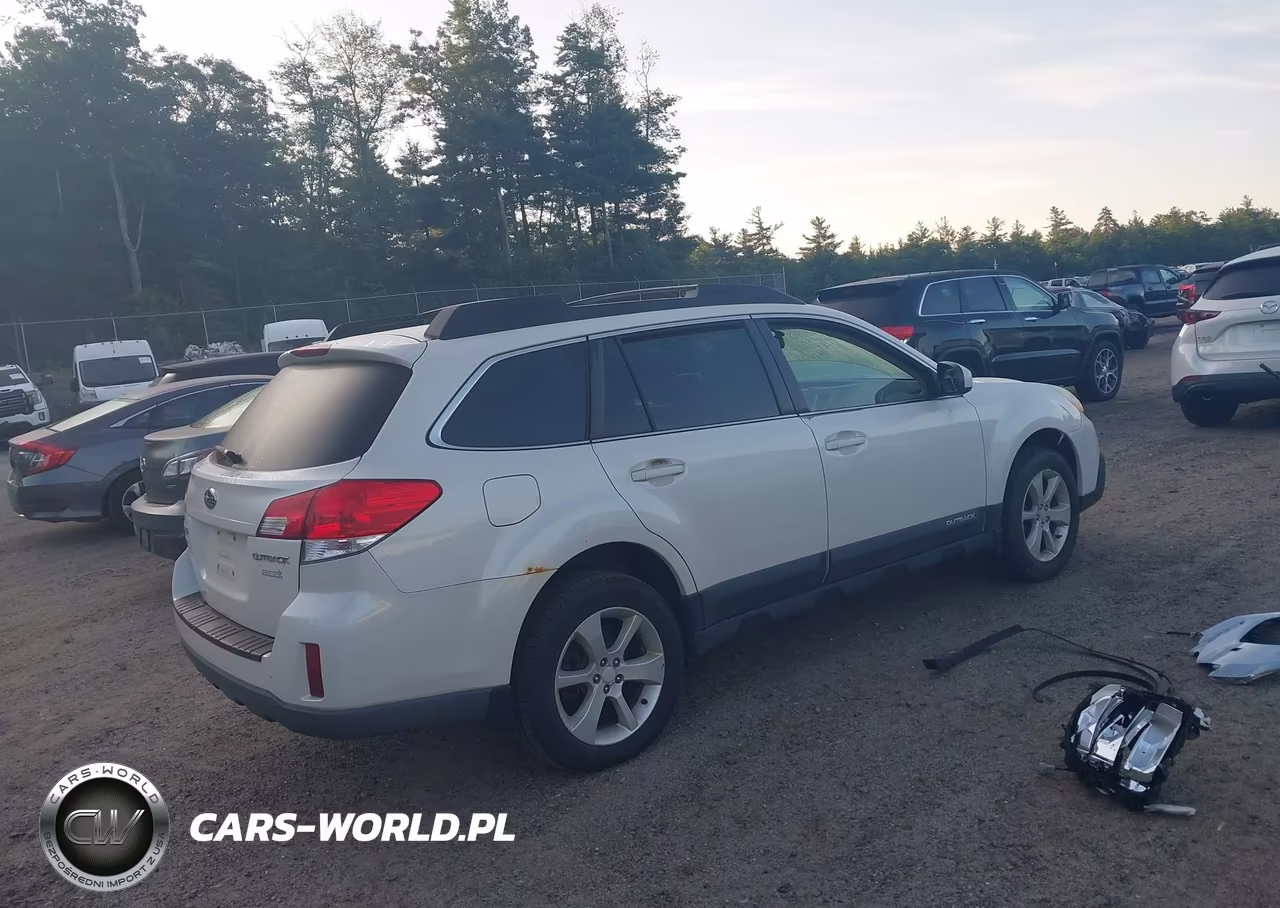 2013 Subaru Outback 2.5I Premium VIN:4S4BRBCC9D3318716 - 4