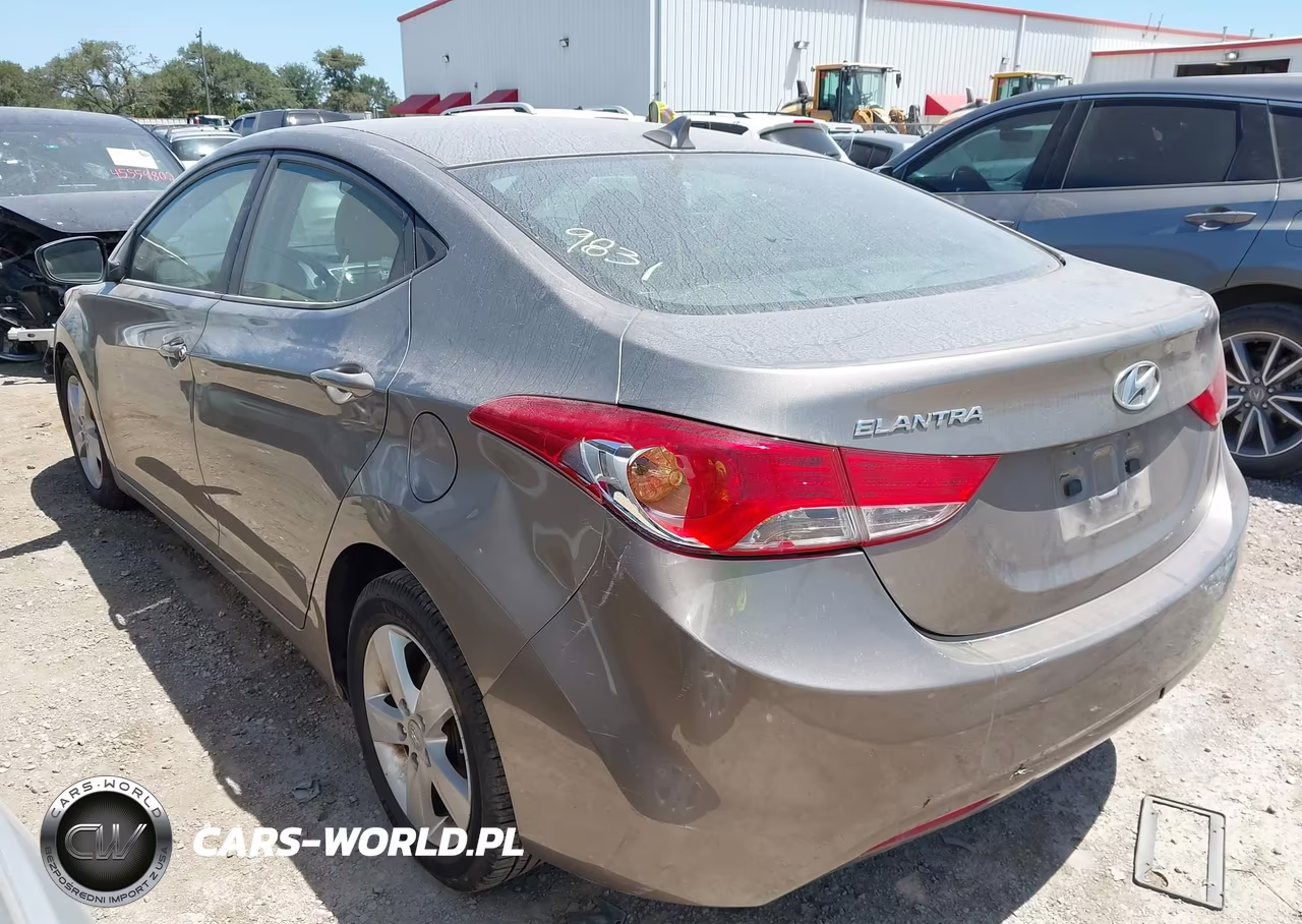 2013 Hyundai Elantra Gls VIN:5NPDH4AE7DH229831 - 3