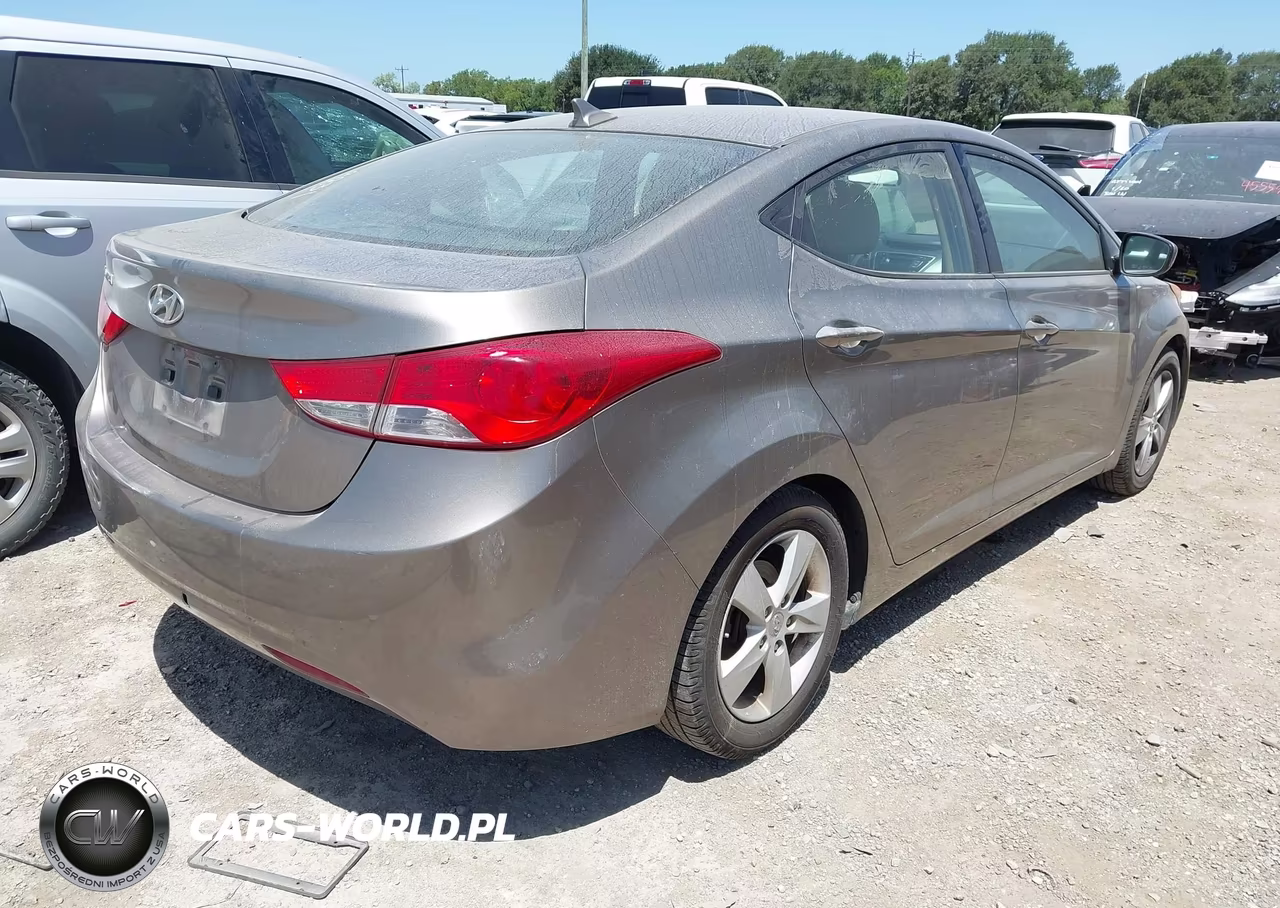 2013 Hyundai Elantra Gls VIN:5NPDH4AE7DH229831 - 4