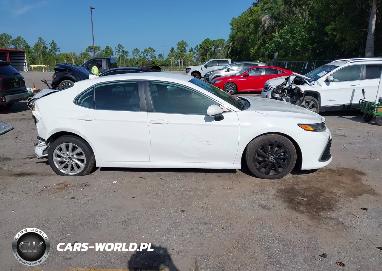 2021 Toyota Camry Le VIN:4T1C11AK5MU550112 - 14