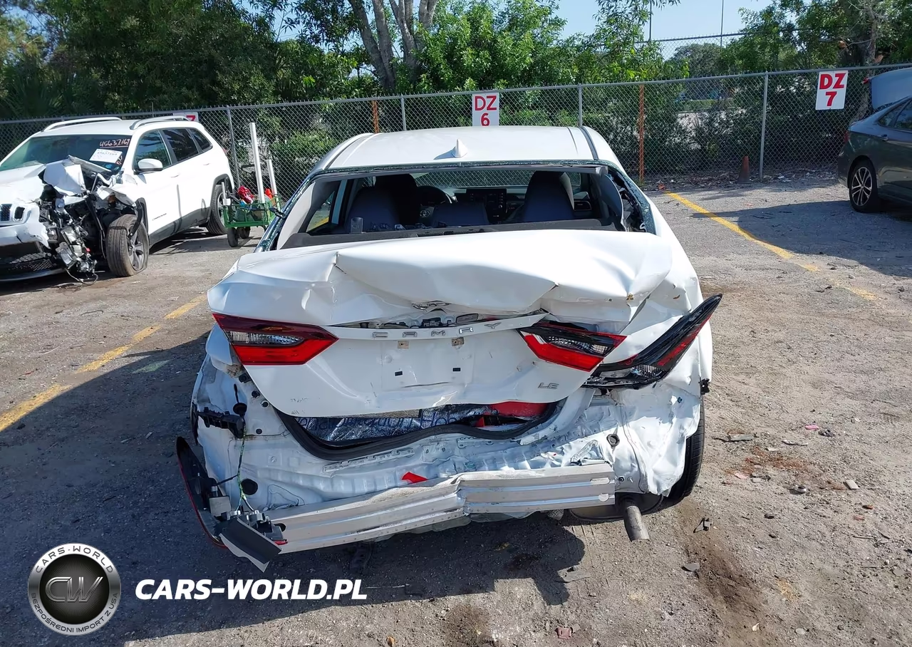 2021 Toyota Camry Le VIN:4T1C11AK5MU550112 - 17