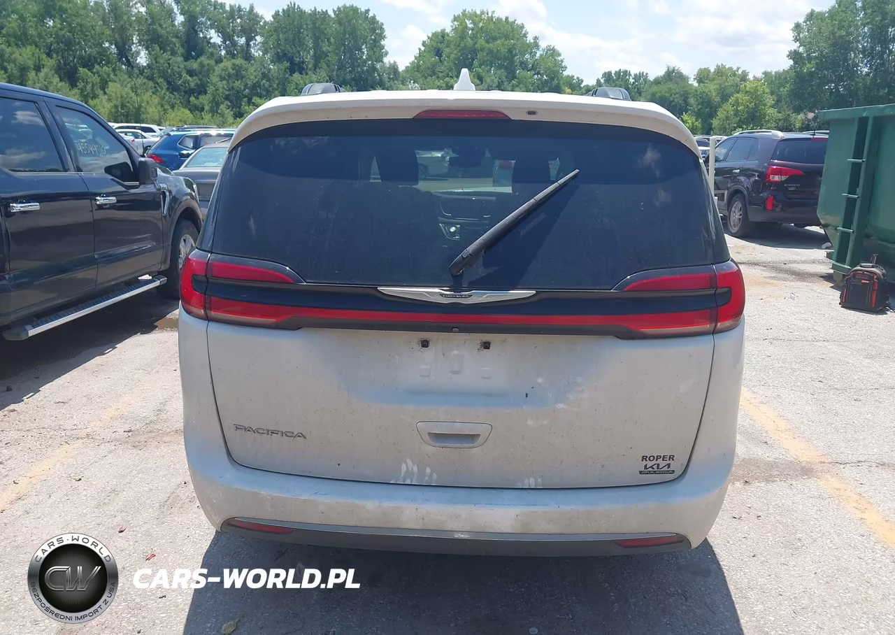 2022 Chrysler Pacifica Touring L VIN:2C4RC1BG6NR182704 - 16