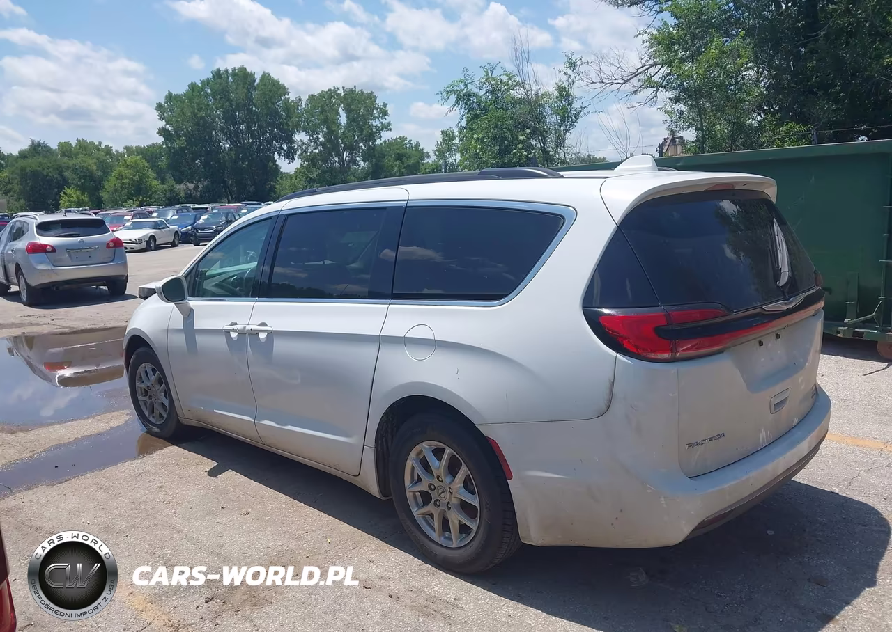 2022 Chrysler Pacifica Touring L VIN:2C4RC1BG6NR182704 - 3