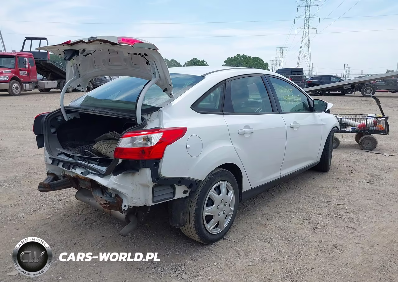 2012 Ford Focus Se VIN:1FAHP3F24CL471036 - 4