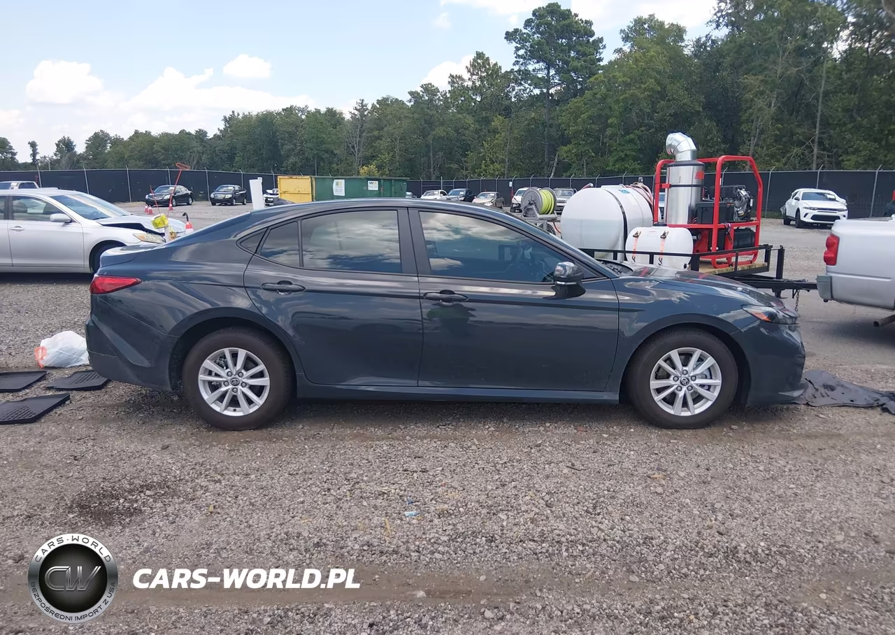 2026 Toyota Camry Le VIN:4T1DAACK2TU703979 - 13